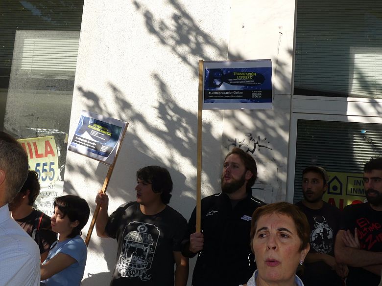 2017-10-06 concentracion Lei depredacion 009.jpg